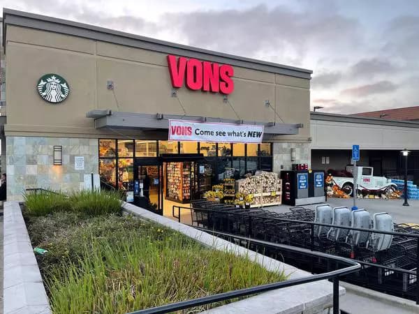 Vons Holiday Hours