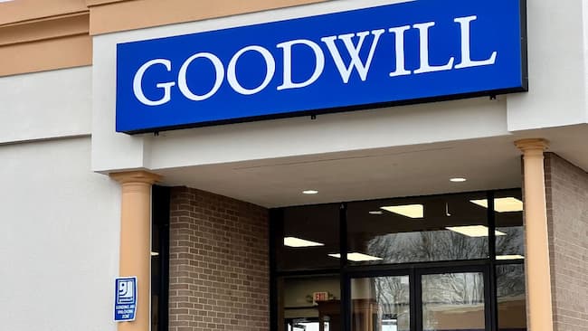 goodwill holiday hours