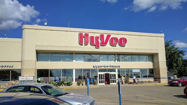 hy-vee holiday hours 2023