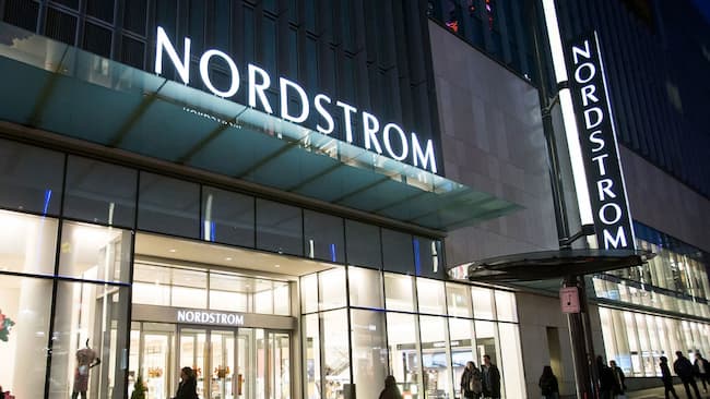nordstrom holiday hours 2023