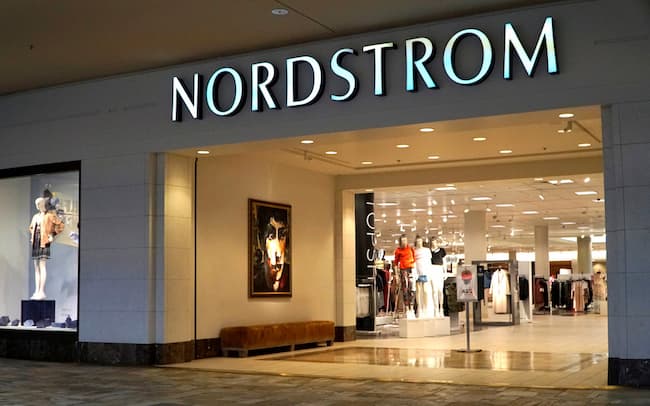 nordstrom holiday hours
