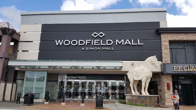 woodfield mall holiday hours