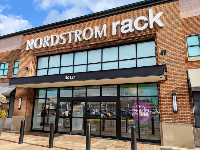 nordstrom rack holiday hours