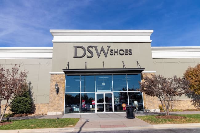  what time does dsw close today 