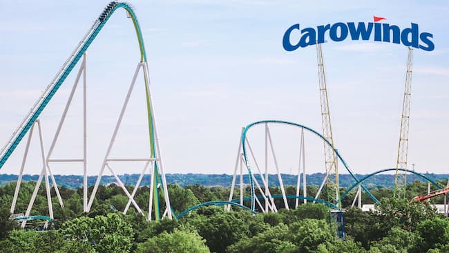 what time does carowinds close